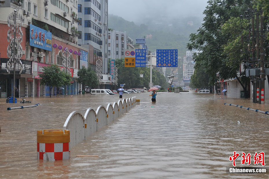 四川万源遭遇特大暴雨后成孤岛