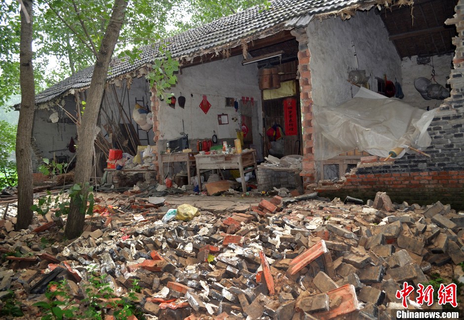 江苏高邮发生49级地震部分民房受损倒塌616