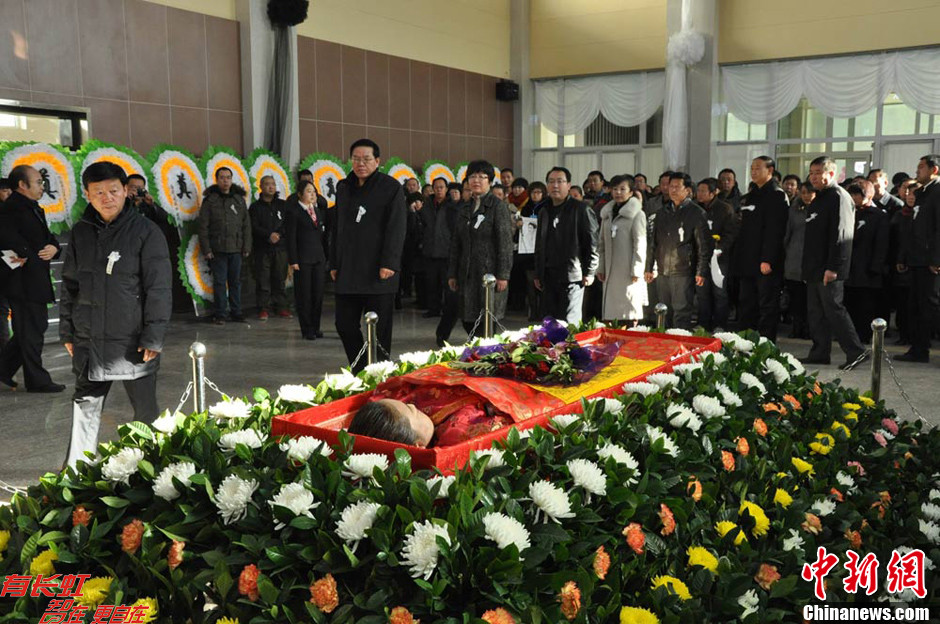 12月7日,最美新娘李成环追悼会在青海省西宁神安殡仪馆举行,甘肃