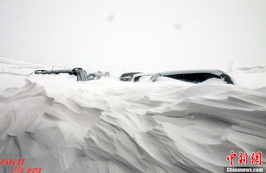 新疆玛依塔斯多路出现风吹雪封闭近6天后恢复通行