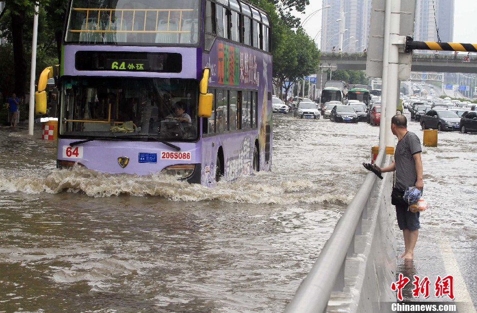 武汉暴雨中心图片