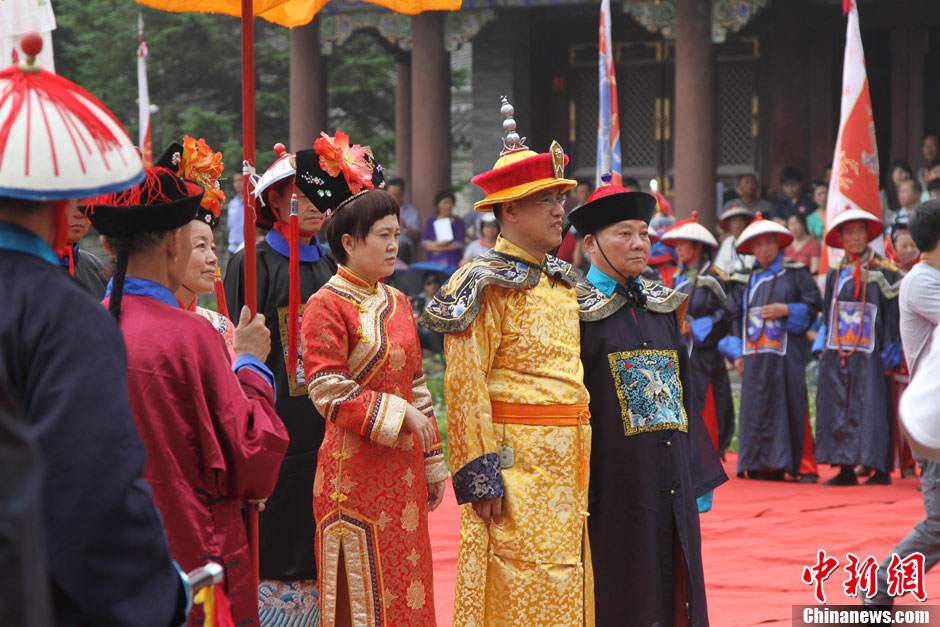 此次祭祖活動是2013滿族人回家·新賓啟運節的子活動之一.