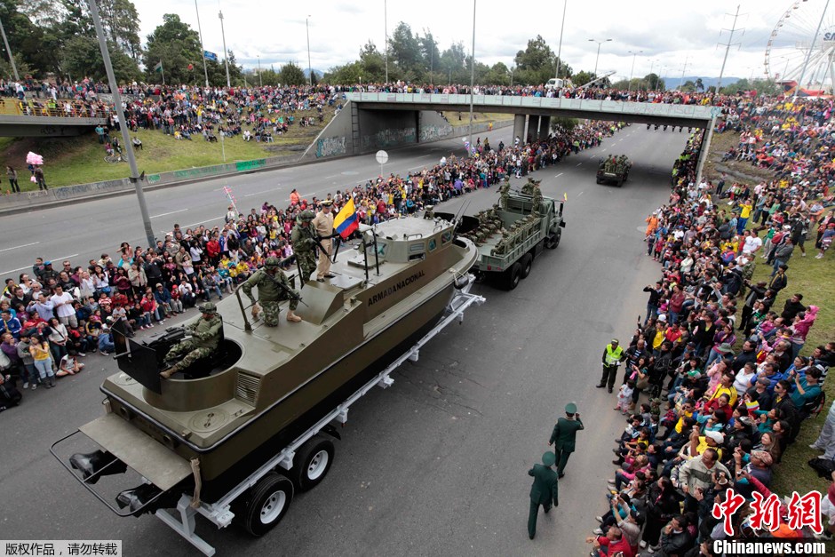 哥伦比亚举行独立日阅兵