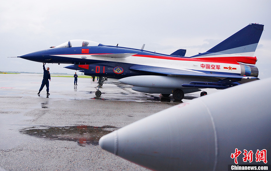 中國空軍7架殲10表演機飛赴俄羅斯