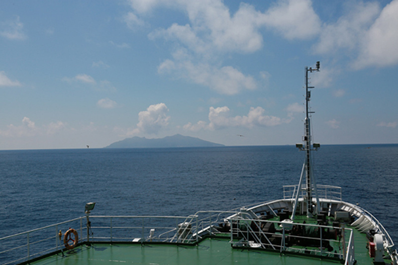 中國海警艦船編隊在釣魚島領海內巡航