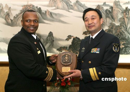 图美国海军拉森号驱逐舰首访上海2