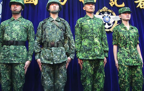 组图 台军展示最新数码迷彩野战服将逐步换装 中新网